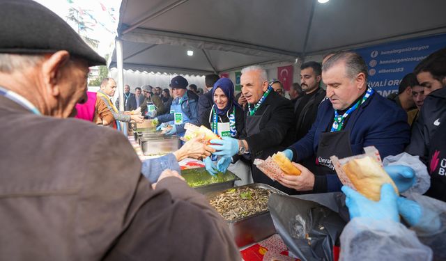 Gençlik ve Spor Bakanı Osman Aşkın Bak, Ümraniye’de hamsi festivaline katıldı