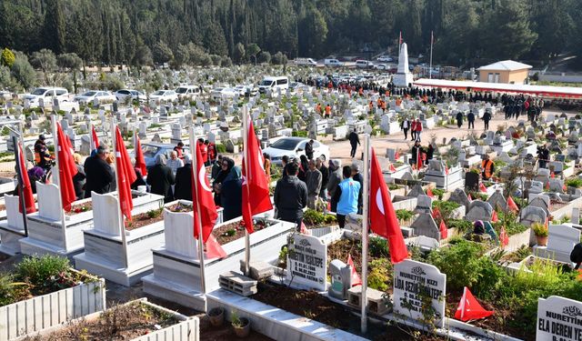 Osmaniye'de asri mezarlıkta 6 Şubat anması 