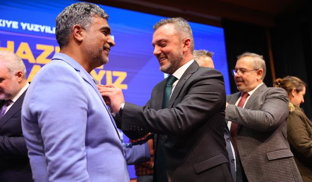 Farklı siyasi partilerden istifa eden bin üye AK Parti’ye katıldı