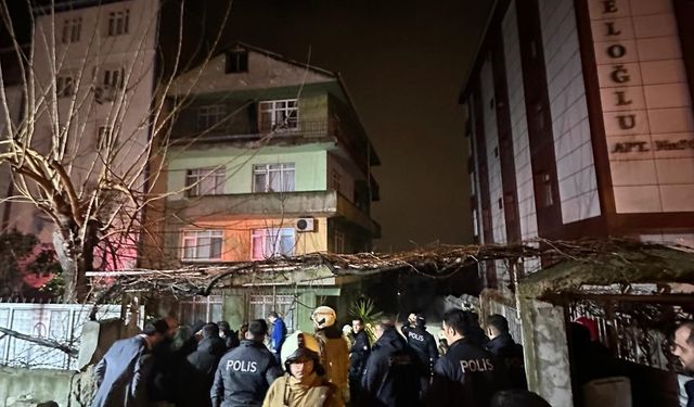 Beyoğlu'nda gecekonduda yangın paniği