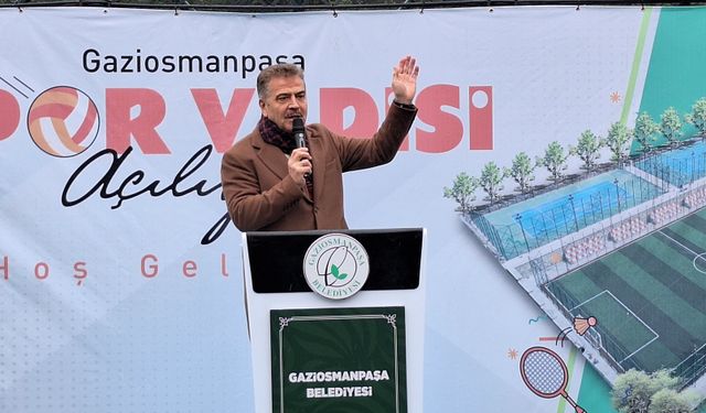 Gaziosmanpaşa'da 2 tenis kortu ve 1 futbol sahası hizmet açıldı