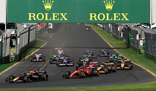 Avustralya Grand Prix'sini Carlos Sainz kazandı