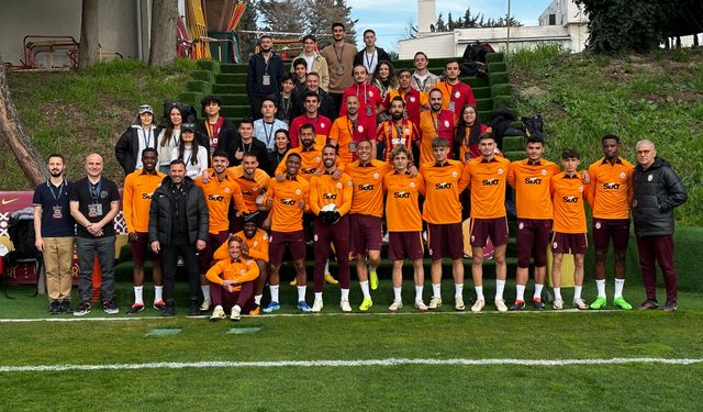 Galatasaray Fan Token sahibi taraftarlar, Florya'da futbolcularla bir araya geldi