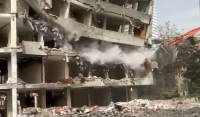 Gayrettepe'deki 'Birinci Şube' binası yıkıldı