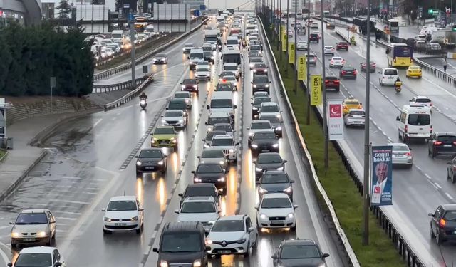 İstanbul’da trafik yoğunluğu sabah saatlerinde yüzde 80’e ulaştı