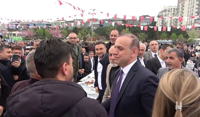 Başkan Yeğin, Sancaktepe'de vatandaşlarla bayramlaştı