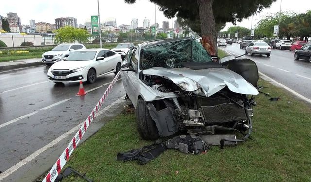 Kartal'da kontrolden çıkan otomobil ağaca çarptı: 1 yaralı