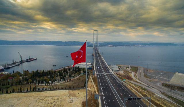 Bakan Uraloğlu: Osmangazi Köprüsü'nde 117 bin 537 araç geçişi ile rekor kırıldı