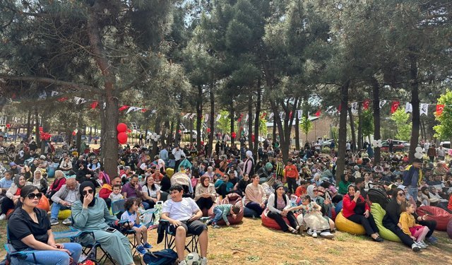 Sancaktepe'de anneler çocuklarıyla müzik ve eğlenceye doydu