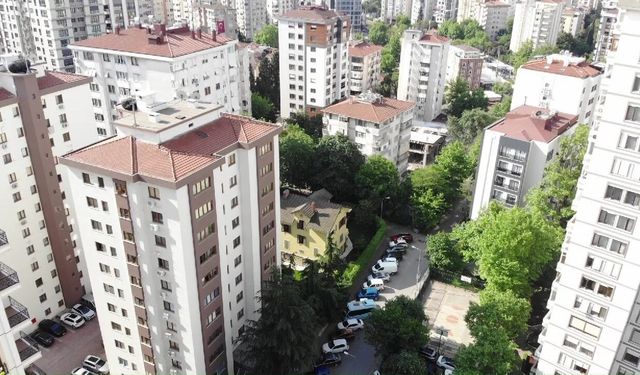Kadıköy'de dikey yapılaşmaya meydan okudu, köşkünü satmadı