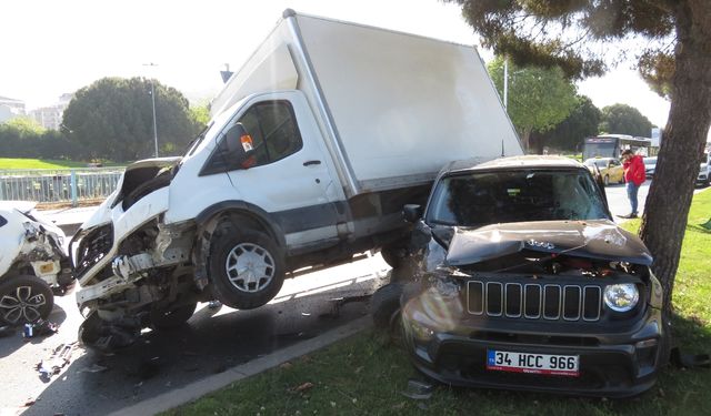 Maltepe Sahilyolu'nda zincirleme kaza: 1 yaralı