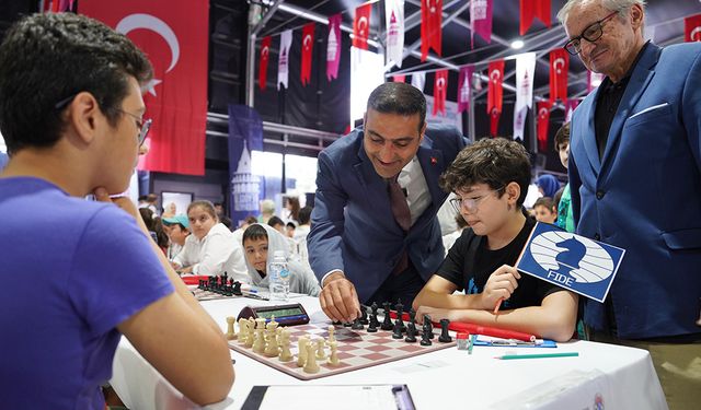 Beyoğlu Satranç Turnuvası'nda dereceye giren sporcular ödüllendirildi