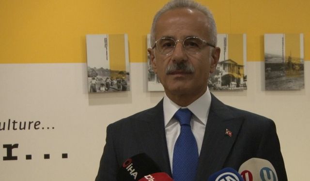 Bakan Uraloğlu, PTT Pul Müzesi'ni ziyaret etti