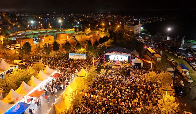 Arnavutköy Kastamonu Tanıtım Günleri'nde Cengiz Kurtoğlu rüzgarı esti