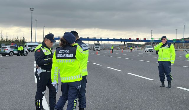 İstanbul'da Jandarma'dan sürücülere kış lastiği ve güvenli sürüş uyarısı