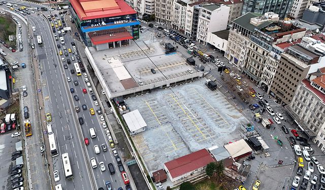 Beyoğlu'ndaki çatlayan kolanları nedeniyle boşaltılan İSPARK havadan görüntülendi