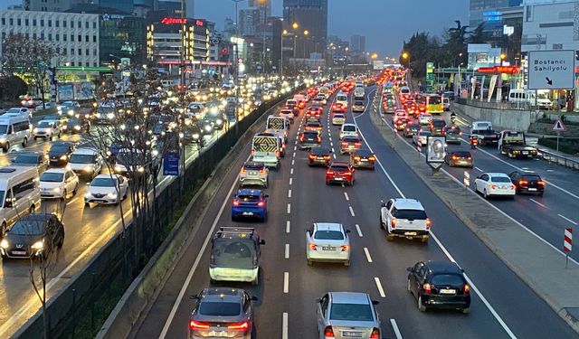 İstanbul'da trafik yoğunluğu yüzde 90'a ulaştı