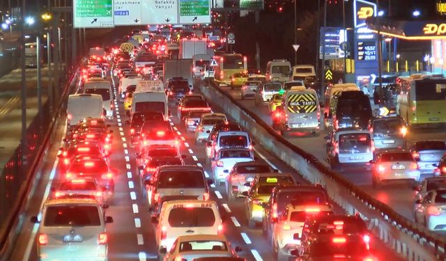 İstanbul'da trafik yoğunluğu yüzde 80'e ulaştı