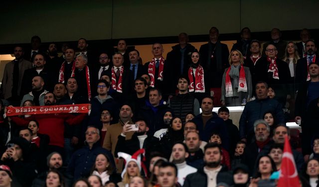 Bakan Bak, milli maçı takip etti