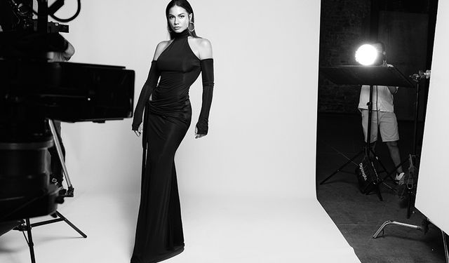 Demet Özdemir’den siyah beyaz pozlar