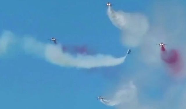 Türk Yıldızları Akrobasi Timi, ‘En İyi Gösteri Uçuşu’ ödülünü kazandı