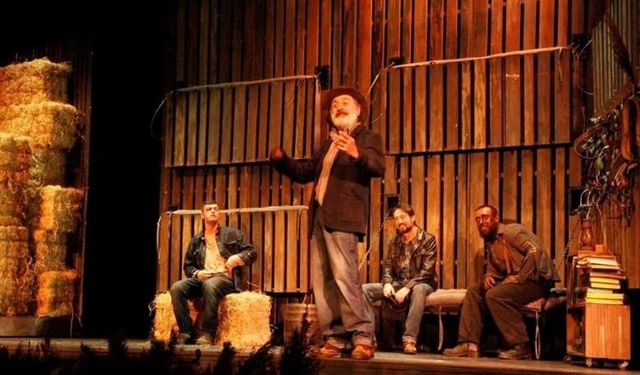 John Steinbeck'in "Fareler ve İnsanlar" eseri yeniden tiyatro sahnesinde