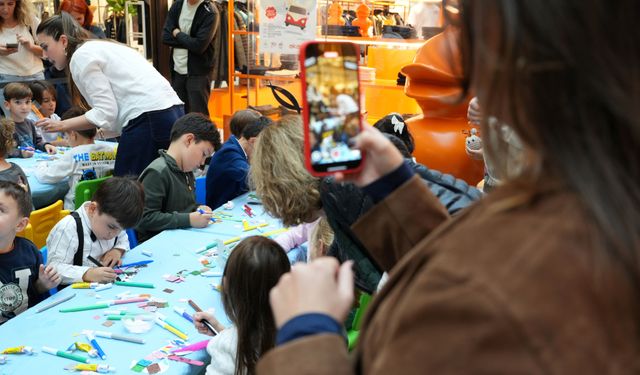 Kırmızı Karavan’ın ev sahipliği yaptığı Çocuk Festivali gerçekleşti