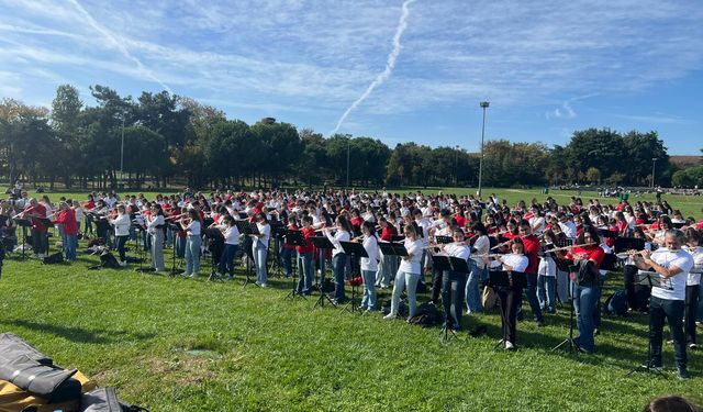 Esenler’de 500 flütçü rekor için aynı anda çaldı