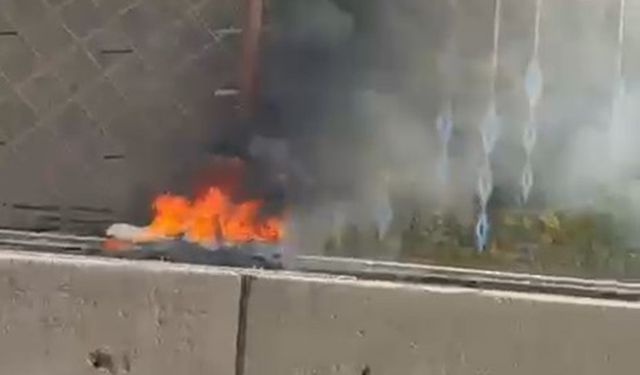 Maltepe'de seyir halindeki otomobil alev alev yandı