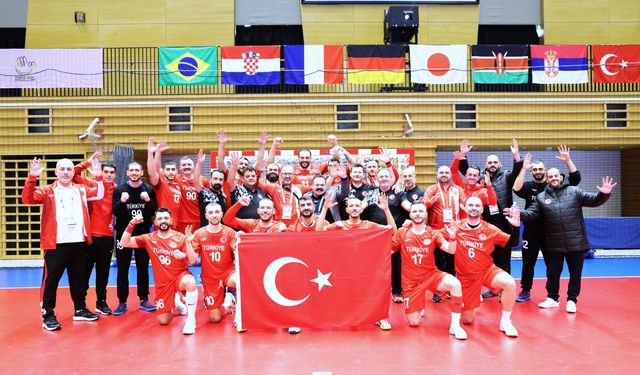 Futbol ve hentbol milli takımları, Tokyo'da yoluna kayıpsız devam ediyor