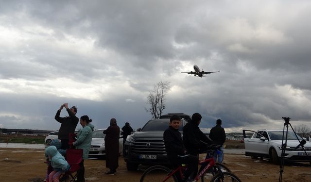 Sabiha Gökçen'in pistinde popüler hale gelen seyir terası ziyaretçi akınına uğruyor