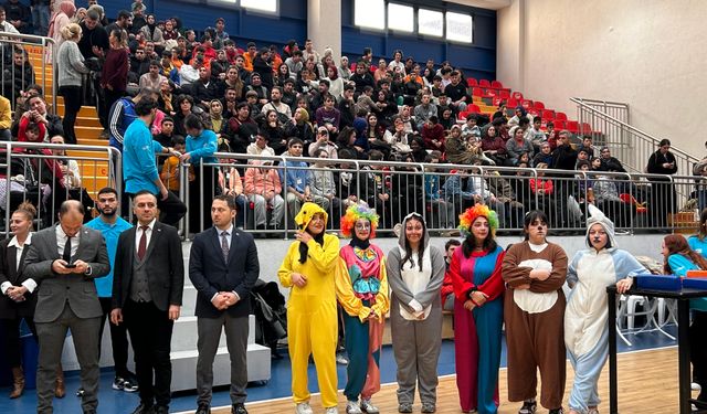 Fatih’teki şenliğe katılan engelli çocuklar gönüllerince eğlendi