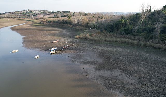 Terkos Gölü'nde su çekilince tarihi su kanalları gün yüzüne çıktı