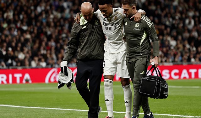 Real Madrid'de Eder Militao, 4 ay sahalardan uzak kalacak
