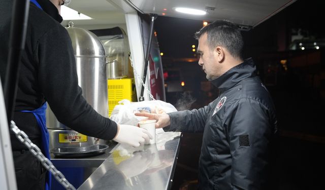 Kartal Belediyesi'nden vatandaşlara sıcak çorba ikramı