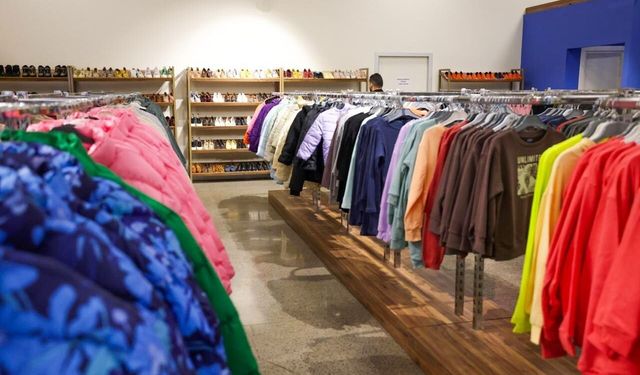 Ümraniye'de sosyal dayanışmanın güçlü adresi: "Gönülden Gönüle Giyim Mağazası"