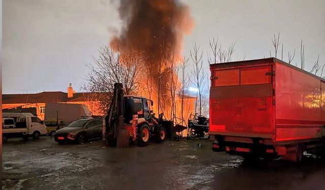 Gaziosmanpaşa'da otoparkta yangın