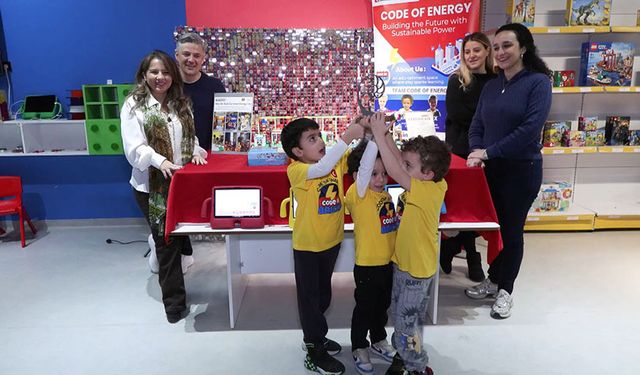 5 yaş kategorisinde dünya robotik şampiyonu oldular