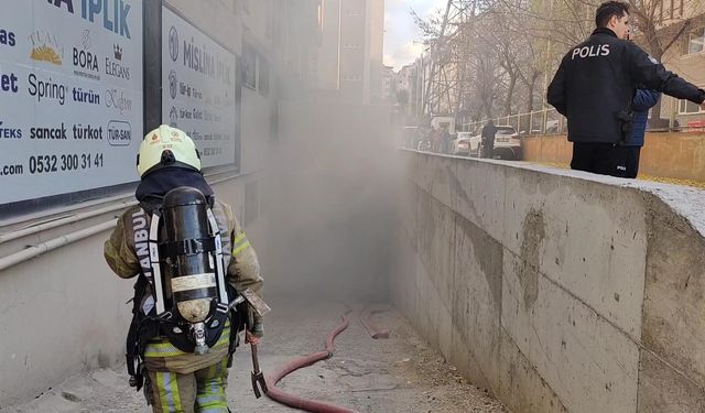 Bağcılar’da 4 katlı iş hanında çıkan yangın söndürüldü
