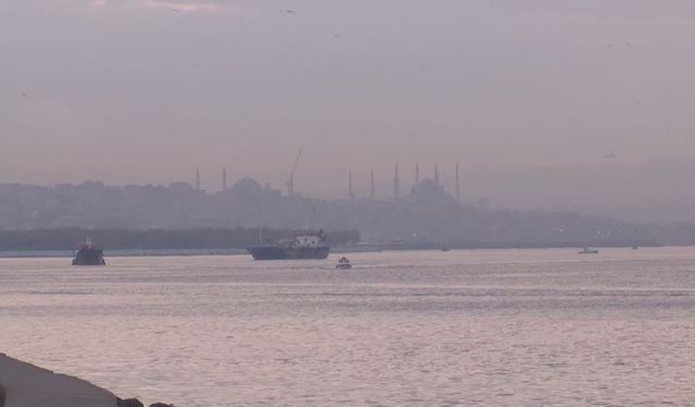 İstanbul Boğazı sis nedeniyle gemi trafiğine kapatıldı