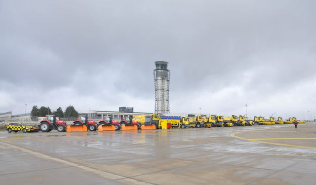 Sabiha Gökçen Havalimanı'nda karla mücadele ekipleri hazırlıklarını tamamladı