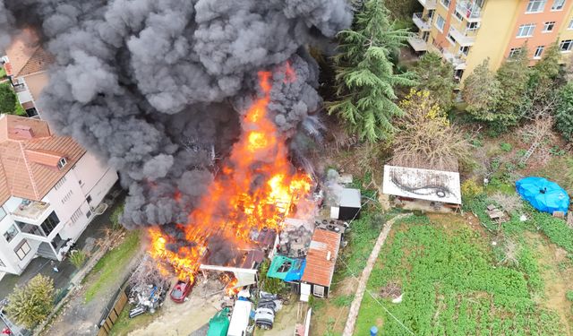 Sarıyer’de ruhsatsız oto tamirhanesi alev alev yandı