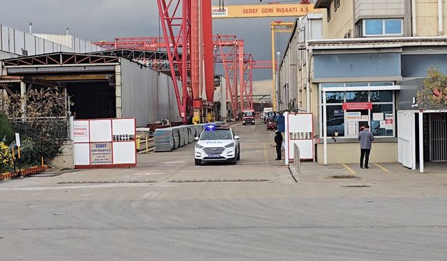 Tuzla’da tersanede iskele çöktü