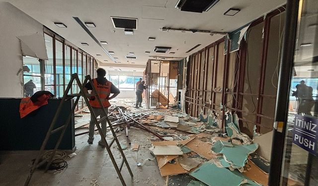 Şişli’de kaçak ve ruhsata aykırı yapıların yıkımı gerçekleştirildi