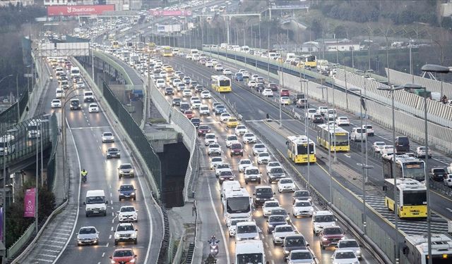 Türkiye'deki taşıtlar dünyayı 9,5 milyon kez dolaşacak kilometre yaptı