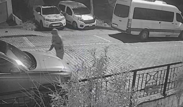 Başakşehir’de araç levyeyle parçalandı