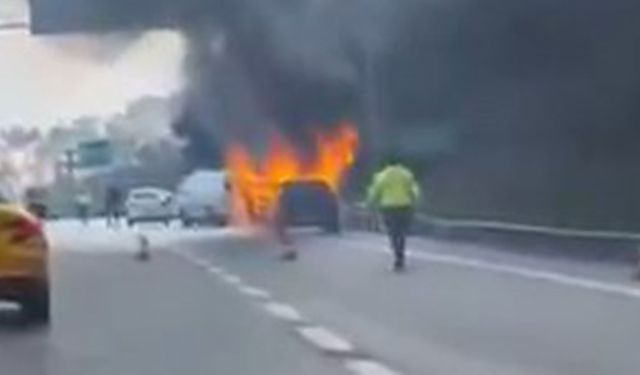 Fatih Sultan Mehmet Köprüsü'nde araç yandı