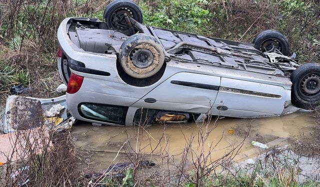 Arnavutköy’de otomobil su kanalına uçtu
