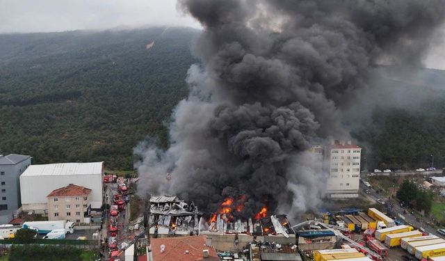 Ataşehir’de iş yeri yangını