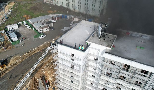 Başakşehir'de şantiye alanında yangın